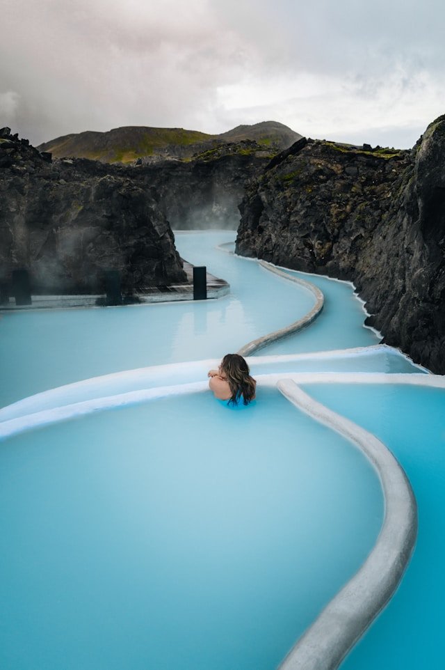 Book customized Iceland travel packages with Travel and Live