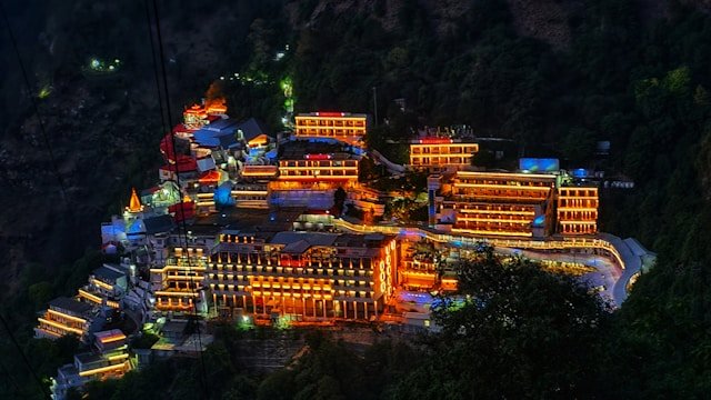 A highly revered Hindu pilgrimage site located in Katra, Jammu