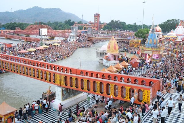 A deeply sacred city famous for the evening Ganga Aarti